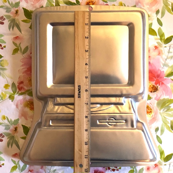 COMPUTER CAKE PAN by Wilton - Picture 8 of 9